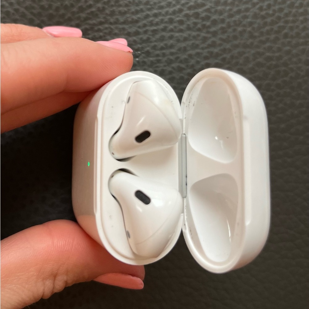 Apple air pods with charging case